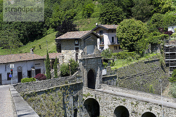 Die alte Oberstadt von Bergamo  Lombardei  Italien. Unesco-Welterbe  Tor S. Lorenzo (Garibaldi-Tor)