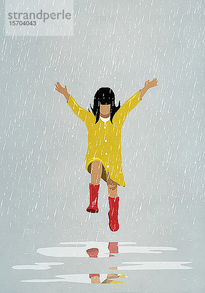 Unbekümmertes Mädchen springt in Regenpfützen