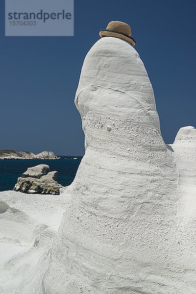 Hut auf einer weißen Felsformation  Milos  Griechenland