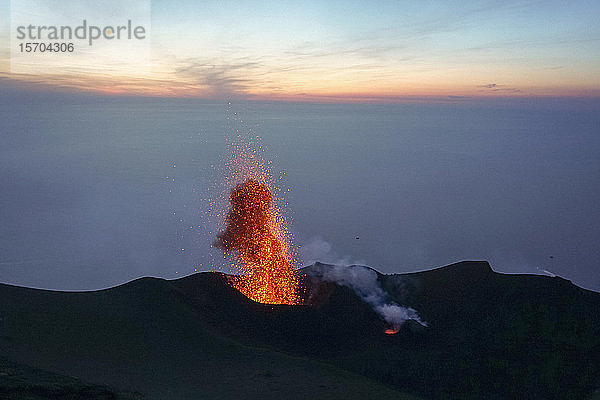 Lavaeruption  Ätna  Stromboli  Sizilien  Italien