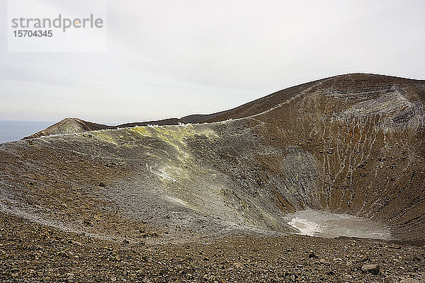 Blick auf den Krater  Gran Cratere  Vulcano  Sizilien  Italien