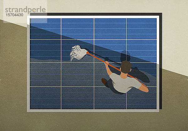 Mann wischt Solarzellen