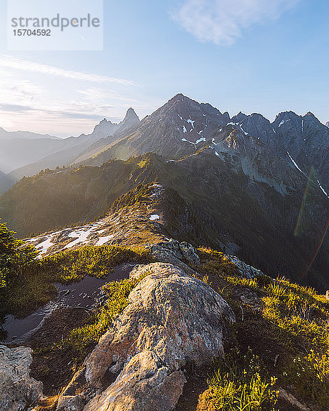 Sonneneruption über dem Winchester Mountain  North Cascades  Washington  USA