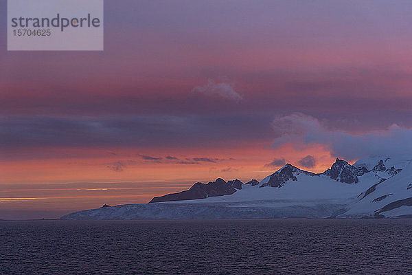 Englische Meerenge bei Sonnenuntergang  Antarktis