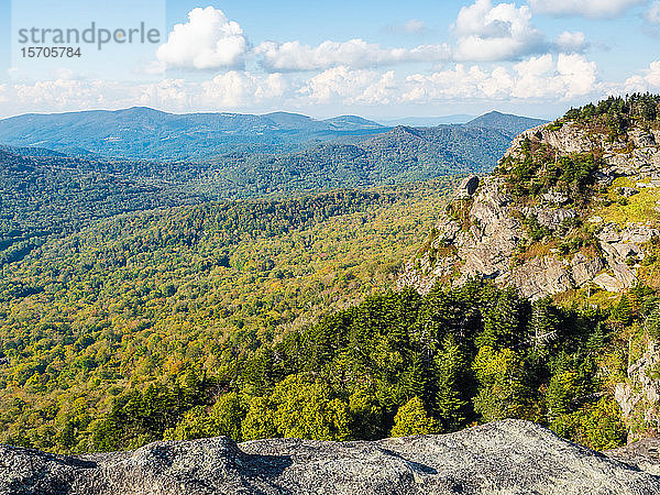 Blick vom Gipfel des Grandfather Mountain  Blue Ridge Mountains  Appalachen  North Carolina  Vereinigte Staaten von Amerika  Nord-Amerika
