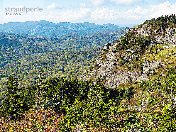 Blick vom Gipfel des Grandfather Mountain  Blue Ridge Mountains  Appalachen  North Carolina  Vereinigte Staaten von Amerika  Nordamerika