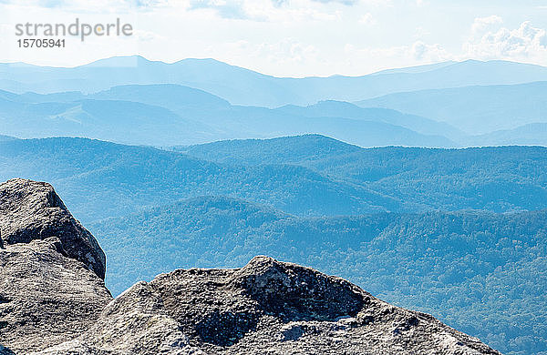 Blick vom Gipfel des Grandfather Mountain  Blue Ridge Mountains  Appalachen  North Carolina  Vereinigte Staaten von Amerika  Nord-Amerika