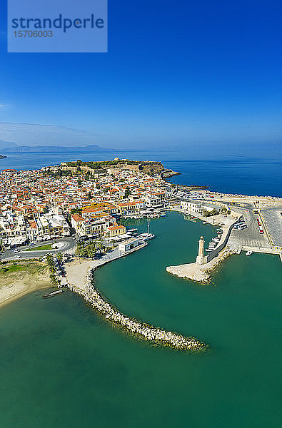 Luftaufnahme der Altstadt von Rethymno  des venezianischen Hafens und der Festung  Insel Kreta  Griechische Inseln  Griechenland  Europa