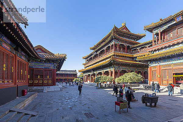 Ansicht des verschnörkelten tibetisch-buddhistischen Lamatempels (Yonghe-Tempel)  Dongcheng  Peking  Volksrepublik China  Asien