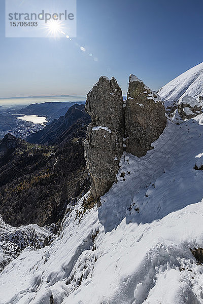Panoramablick über verschneite Berge  Lecco  Italien