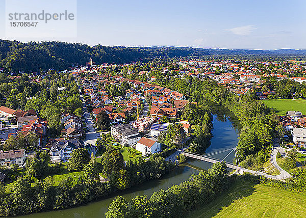 Deutschland  Bayern  Wolfratshausen  Luftbild einer Stadt auf dem Land
