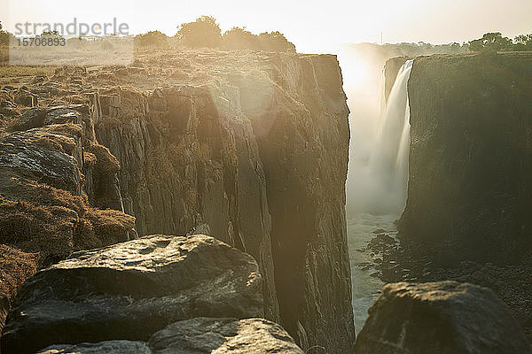 Viktoriafälle bei Sonnenuntergang  Simbabwe
