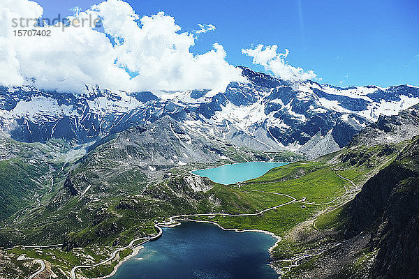 Italien  Piemont  Gran Paradiso National Park  Hochwinkelansicht der italienischen Alpen und Seen