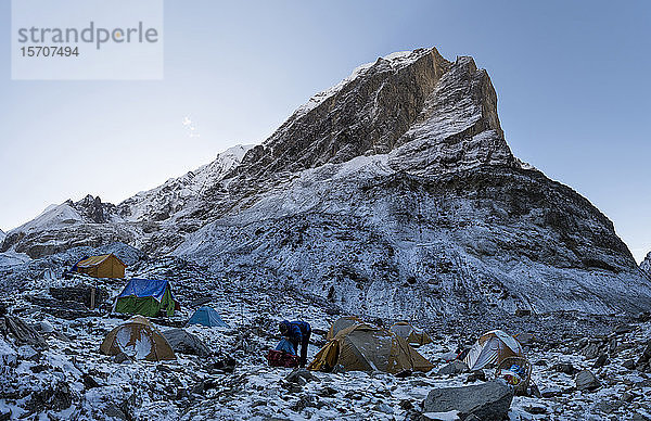 Schweizer Lager  Chonbarden-Gletscher  Dhaulagiri-Rundwanderung  Himalaya  Nepal
