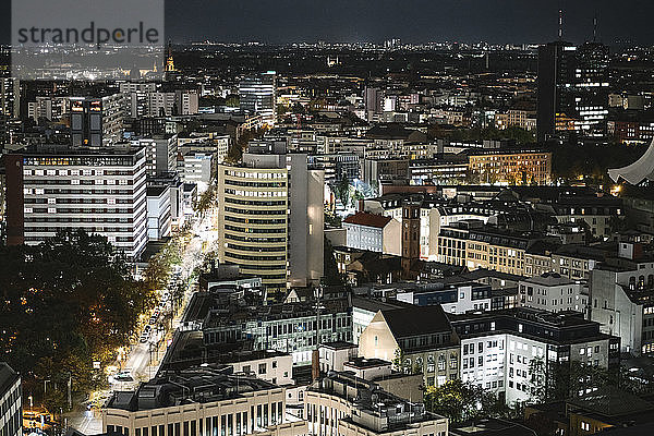 Stadtbild bei Nacht  Berlin  Deutschland