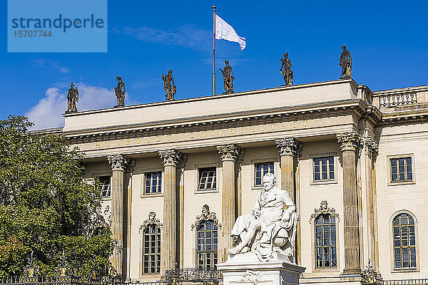 Deutschland  Berlin  Mitte  Unter den Linden  Humboldt-Universität zu Berlin und Alexander von Humboldt-Statue