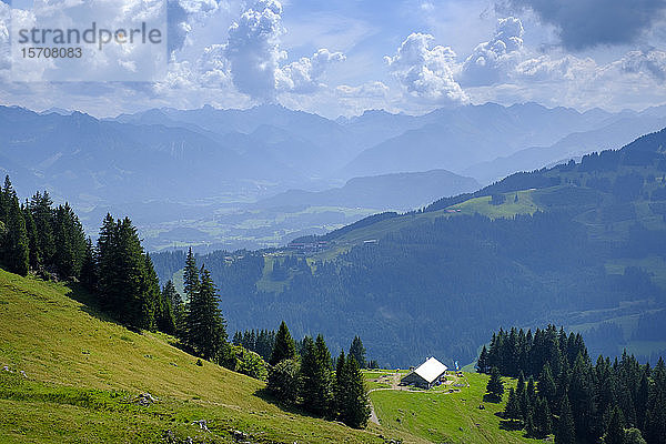 Deutschland  Bayern  Abgeschiedene Hütte in den Allgäuer Alpen