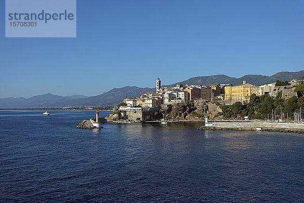 Frankreich  Korsika  Bastia  Blick auf die Stadt und das Mittelmeer