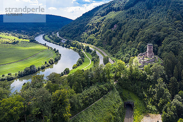 Deutschland  Baden-Württemberg  Neckarsteinach  Luftaufnahme der Hinterburg und des Neckars