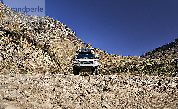 Autofahren durch die Berge  Sani-Pass  Lesotho