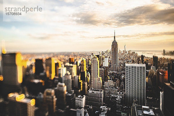 USA  New York  New York City  Blick auf die Wolkenkratzer von Manhattan