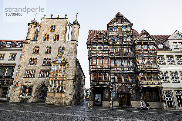 Deutschland  Niedersachsen  Hildesheim  Tempelhaus und Wedekind-Haus des historischen Marktplatzes