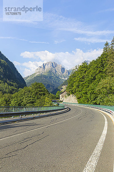 Österreich  Kärnten  Leere Autobahn über den Plockenpass im Sommer