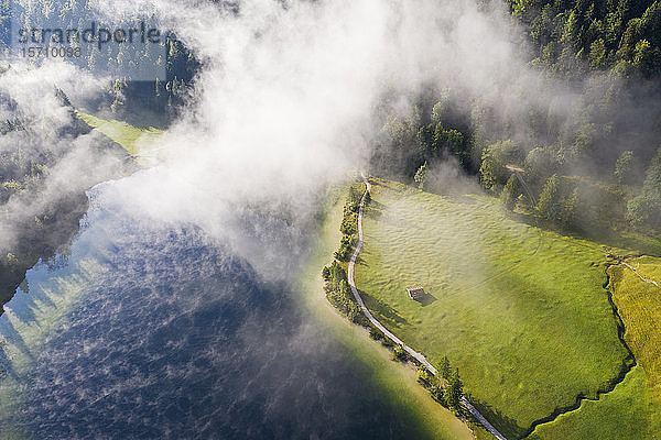 Deutschland  Bayern  Mittenwald  Luftaufnahme des Nebels über dem Ferchensee