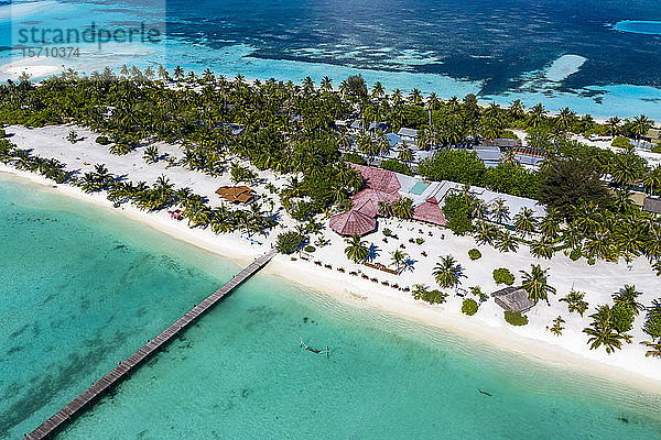 Malediven  Süd Male Atoll  Kaafu Atoll  Luftaufnahme des Resorts in der Lagune von Fun Island