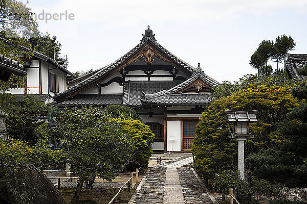 Japan  Präfektur Kyoto  Stadt Kyoto  Japanischer Garten eines buddhistischen Tempels