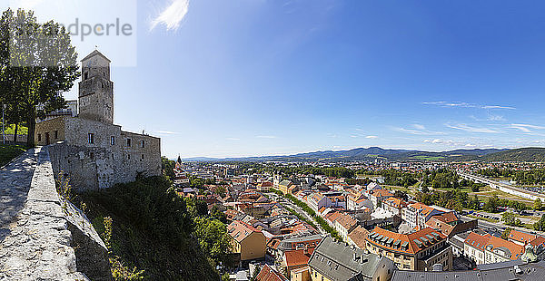 Slowakei  Trencin  Altstadt von der Mauer der Burg Trencin aus gesehen