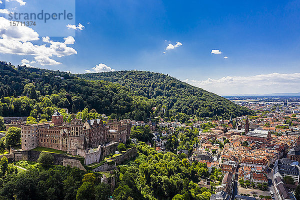 Deutschland  Baden-Württemberg  Luftaufnahme von Heidelberg mit Schloss