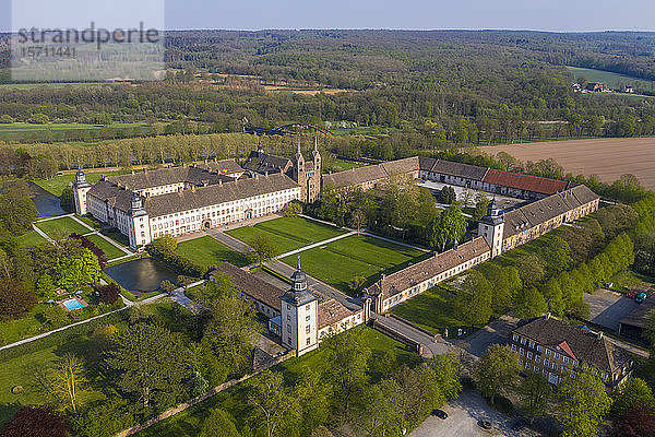 Luftbild der Fürstlichen Abtei Corvey  Deutschland