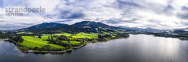 Deutschland  Bayern  Luftpanorama des Gruntensees