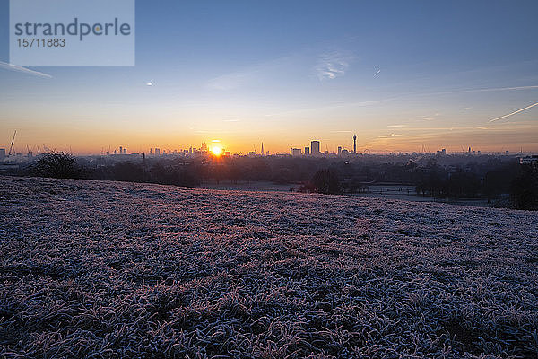 Großbritannien  England  London  Regents Park bei winterlichem Sonnenaufgang