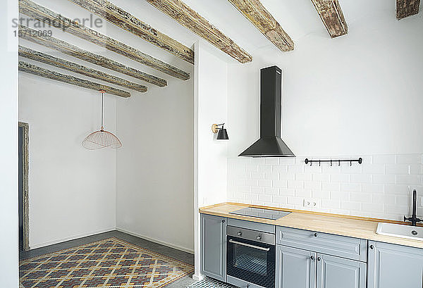 Moderne Küchenzeile in einer Wohnung in Barcelona  Spanien