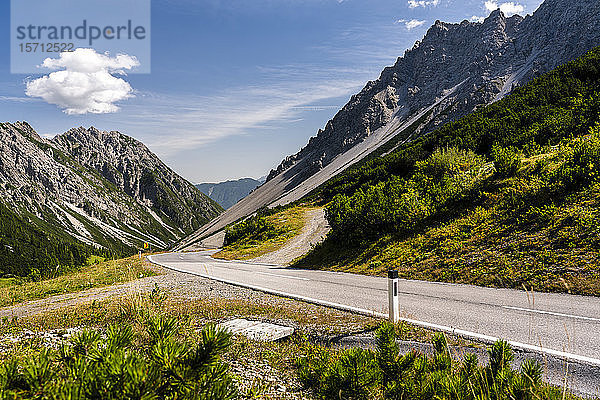 Österreich  Tirol  kurvenreiche Straße am Hahntennjoch