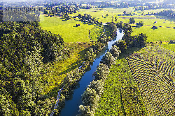 Deutschland  Bayern  Beuerberg  Luftaufnahme der Loisach  umgeben von Feldern