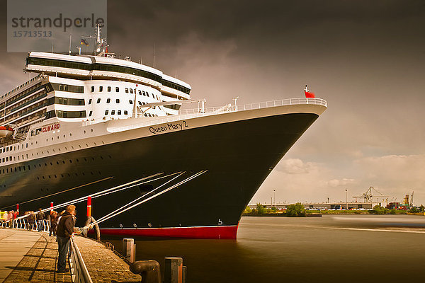 Queen Mary 2  Hamburger Hafen  Hamburg  Deutschland  Europa