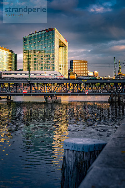 Oberhafenbrücke und Ericusspitze  HafentCity  Hamburg  Deutschland  Europa