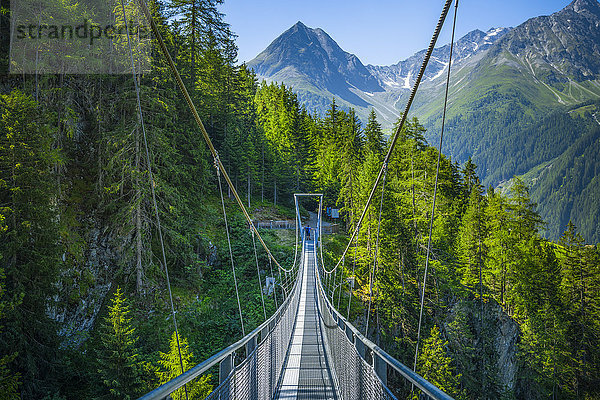 Hängebrücke  Laengenfeld  Tirol  Österreich  Europa