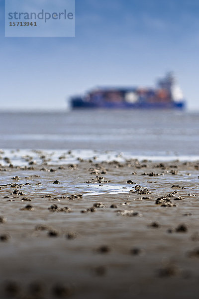 Frachtschiff  Cuxhaven  Niedersachsen  Deutschland  Europa