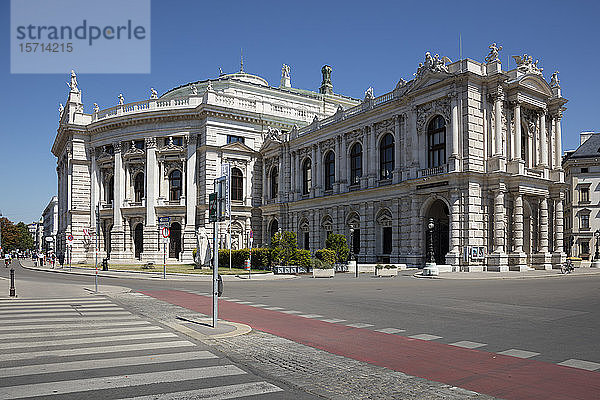Österreich  Wien  Zebrastreifen vor dem Burgtheater