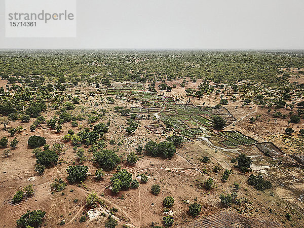Mali  Bougouni  Luftaufnahme von Feldern in der ariden Sahelzone
