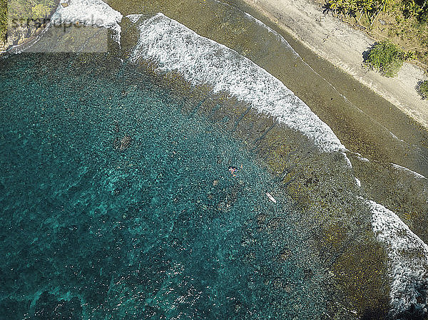 Indonesien  Bali  Luftaufnahme der Küstenlinie der Insel Nusa Penida