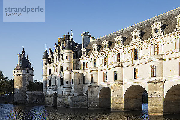 Frankreich  Centre-Val de Loire  Chenonceaux  Klarer Himmel über Chateau de Chenonceau