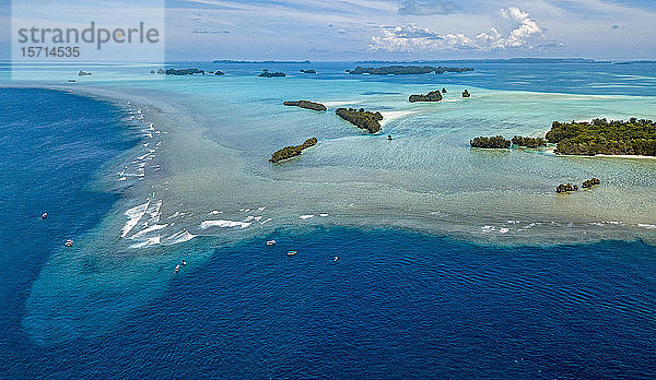 Palau  Luftaufnahme des Riffs der Blauen Ecke