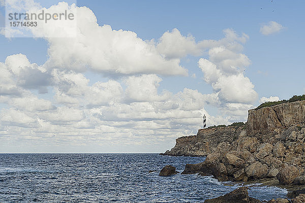 Leuchtturm an der Küste  Iboza  Spanien