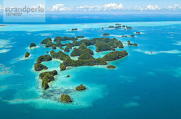 Palau  Luftaufnahme der Siebzig Inseln