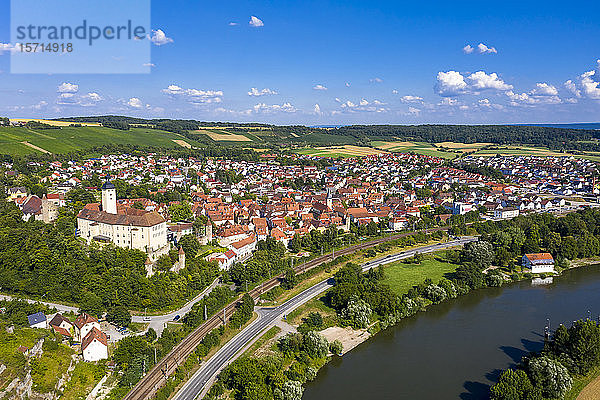 Deutschland  Baden-Württemberg  Odenwald  Gundelsheim  Luftaufnahme von Schloss Horneck und Neckar